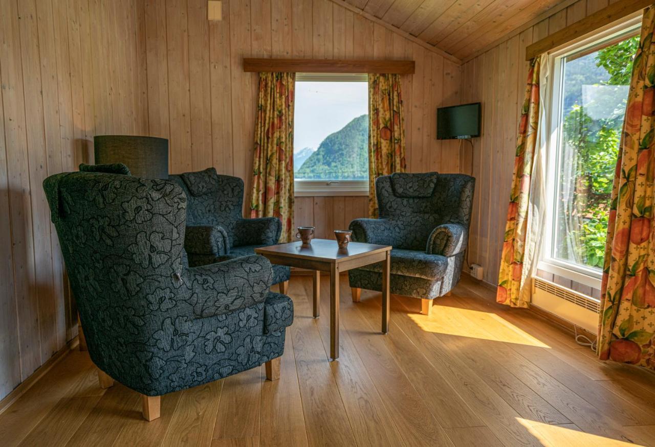Dragsvik Fjordhotel (Adults Only) บาเลสตรันด์ ภายนอก รูปภาพ