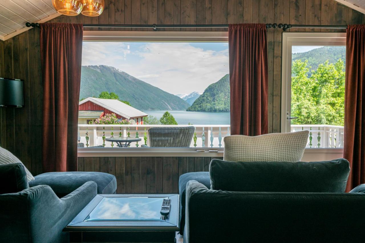 Dragsvik Fjordhotel (Adults Only) บาเลสตรันด์ ภายนอก รูปภาพ