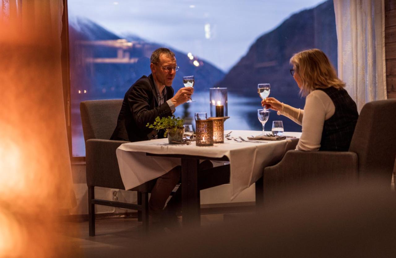 Dragsvik Fjordhotel (Adults Only) บาเลสตรันด์ ภายนอก รูปภาพ