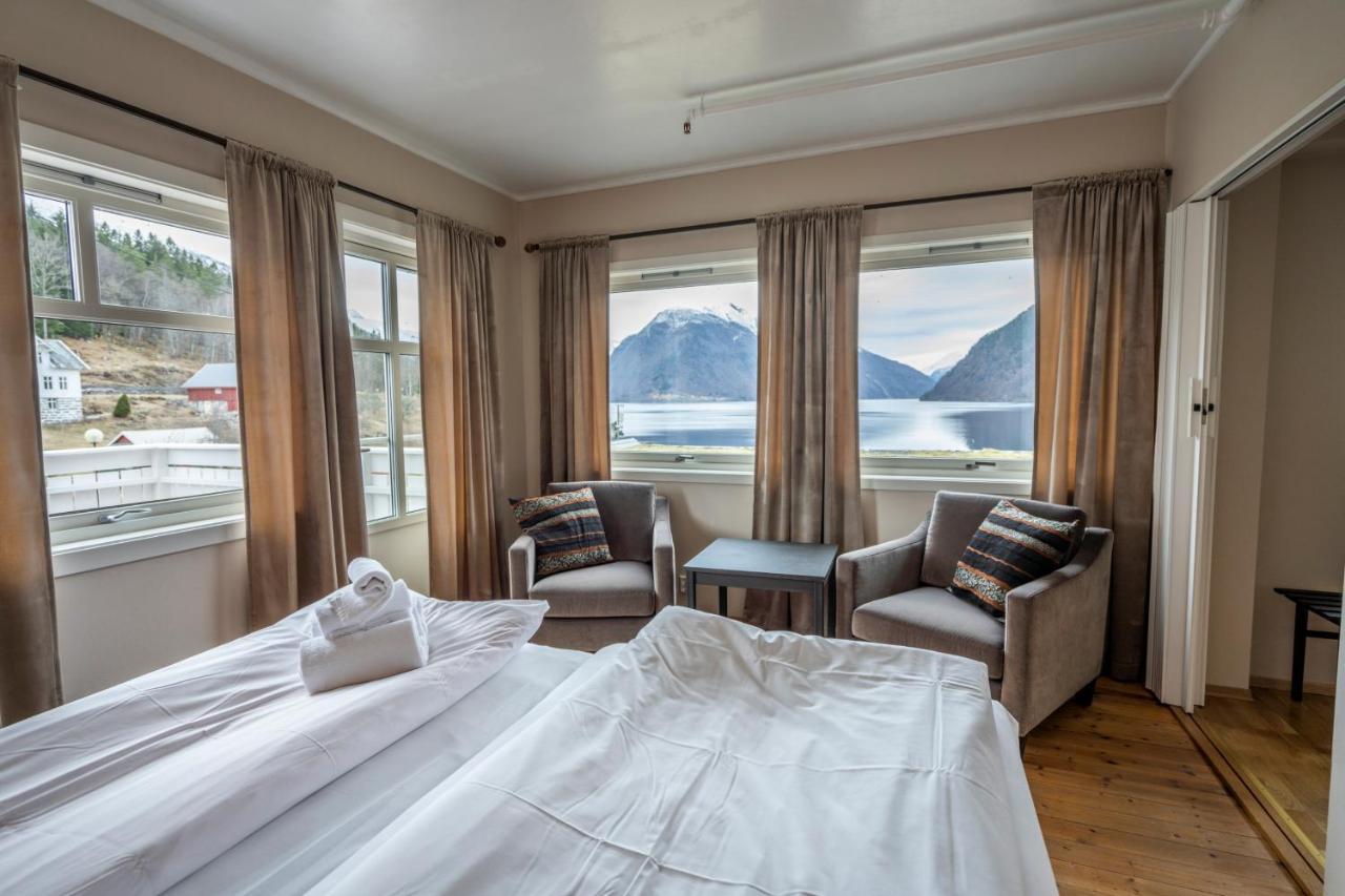 Dragsvik Fjordhotel (Adults Only) บาเลสตรันด์ ภายนอก รูปภาพ