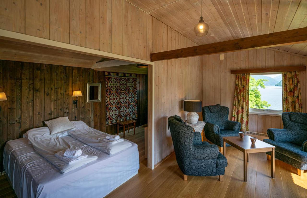 Dragsvik Fjordhotel (Adults Only) บาเลสตรันด์ ภายนอก รูปภาพ