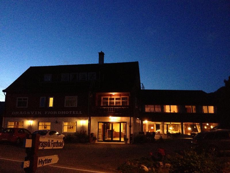 Dragsvik Fjordhotel (Adults Only) บาเลสตรันด์ ภายนอก รูปภาพ