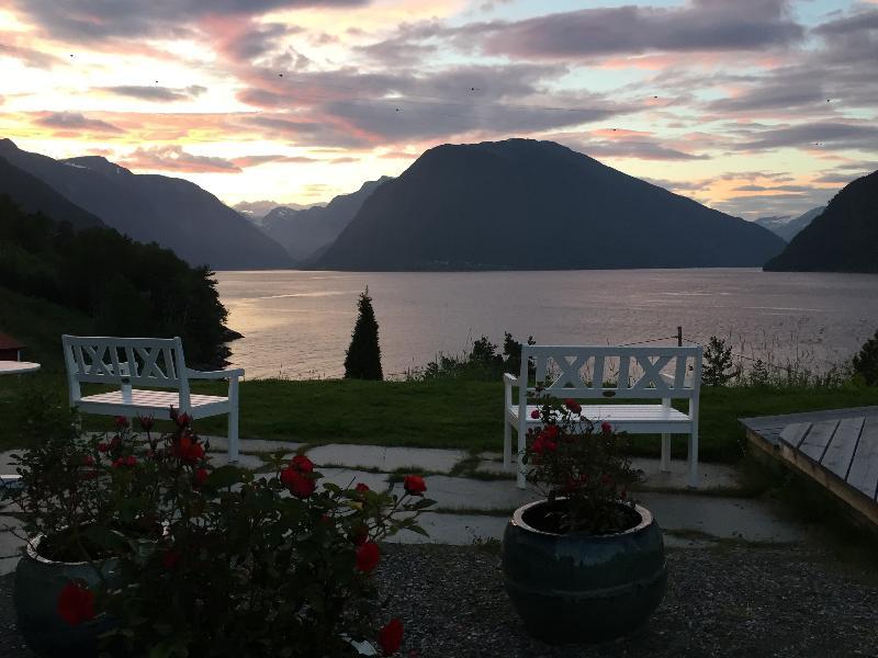 Dragsvik Fjordhotel (Adults Only) บาเลสตรันด์ ภายนอก รูปภาพ