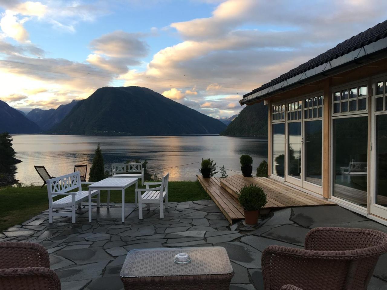 Dragsvik Fjordhotel (Adults Only) บาเลสตรันด์ ภายนอก รูปภาพ