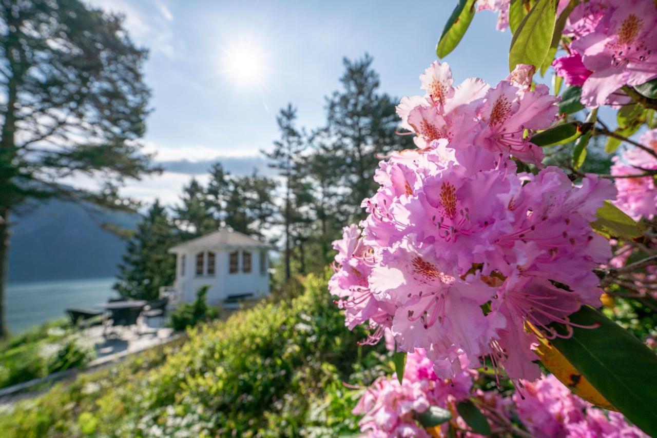 Dragsvik Fjordhotel (Adults Only) บาเลสตรันด์ ภายนอก รูปภาพ